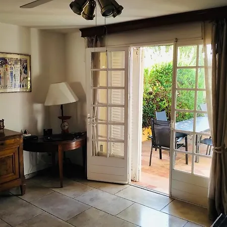 Maison Les Lauriers Roses Vue Sur Le Maquis De Porquerolles Holiday home Hyeres