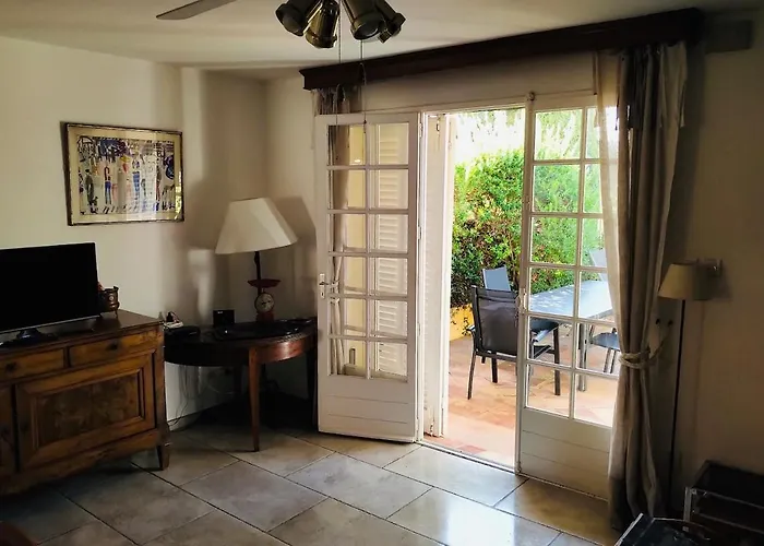 Maison Les Lauriers Roses Vue Sur Le Maquis De Porquerolles Feriehus Hyères